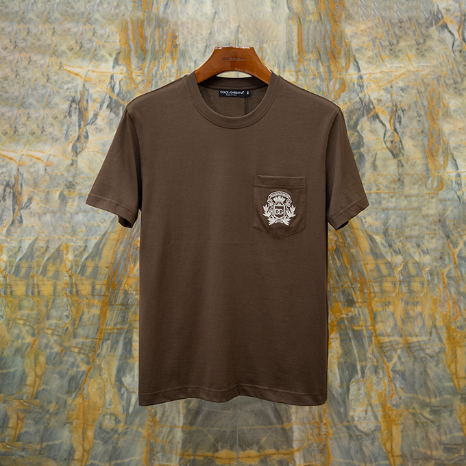 dolce & gabbana embroidered crest pocket t-shirt